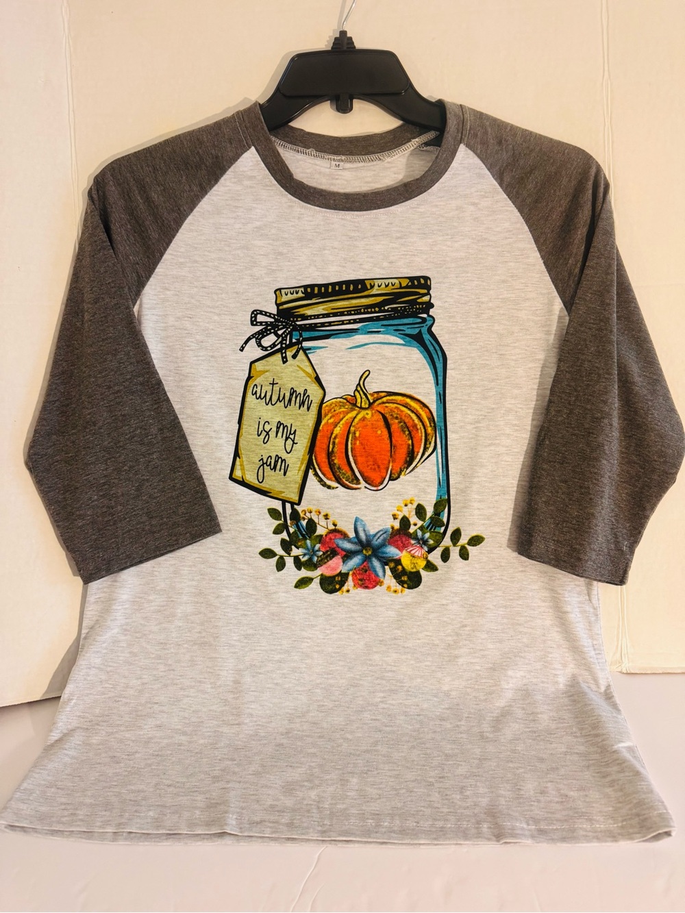 NWOT Ladies Raglan Tee with Autumn Pumpkin Graphic - Gray/Dark Gray M